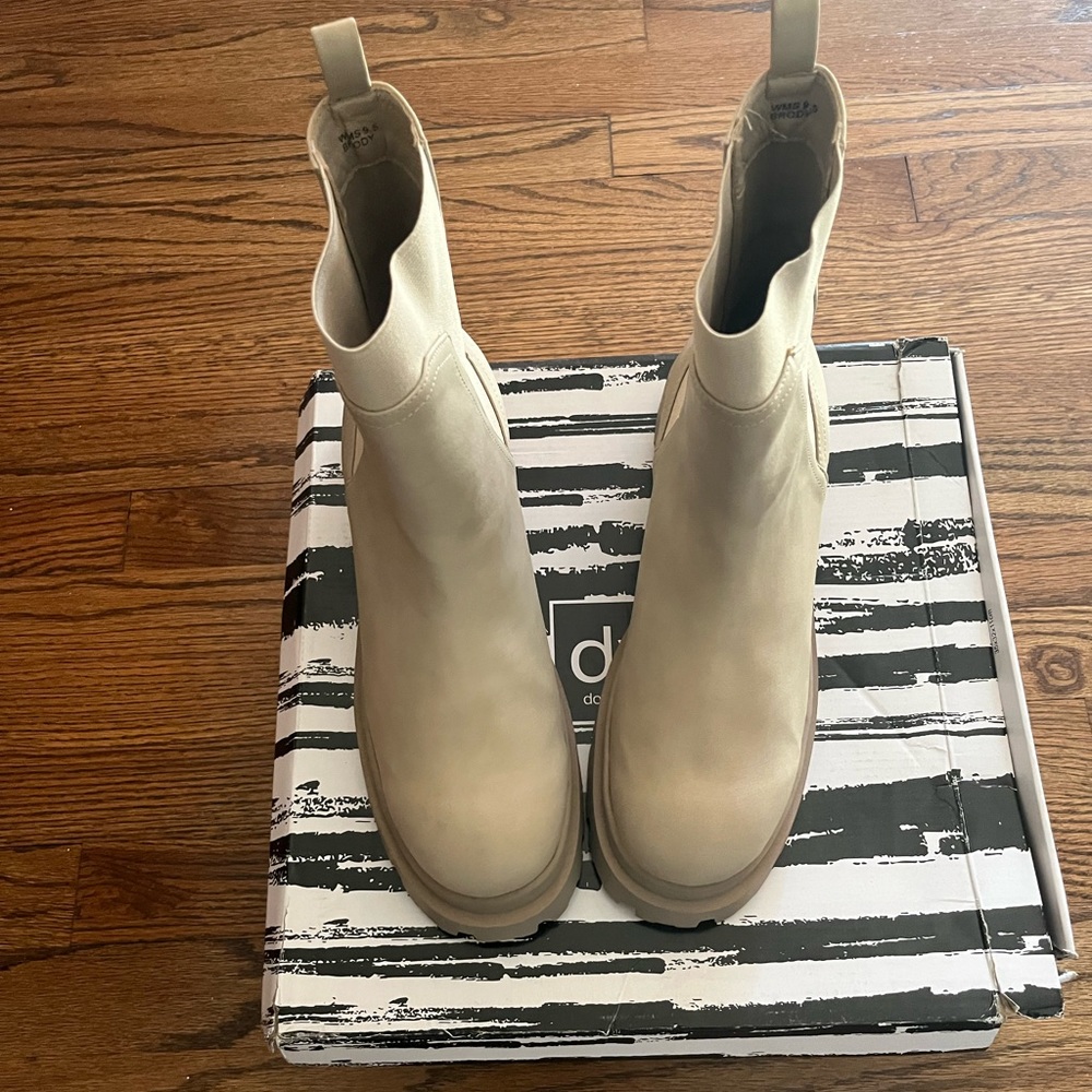 Dolce Vita Boot, Dune, Suede, 9.5